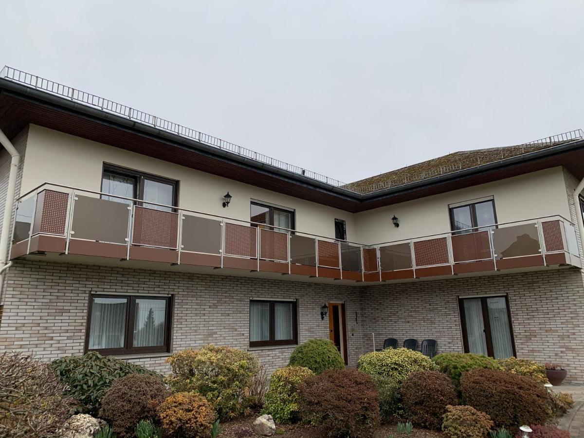Ferienwohnungjahrsfeld Strassenhaus Exterior foto